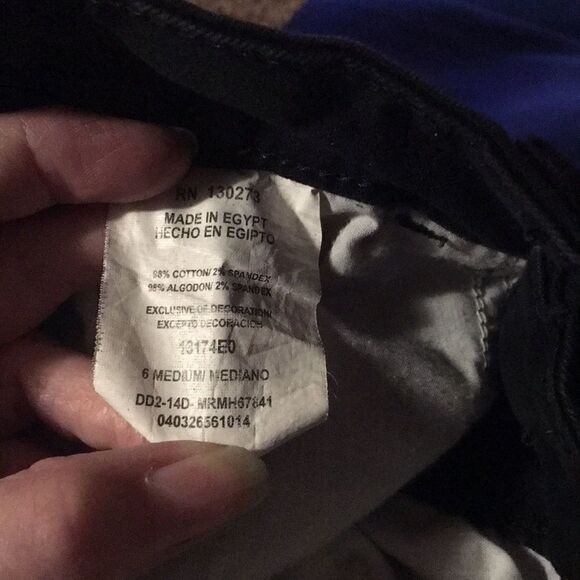 Riders Black size 6 capris embroidered pockets zippered button 5 pockets - Picture 9 of 10